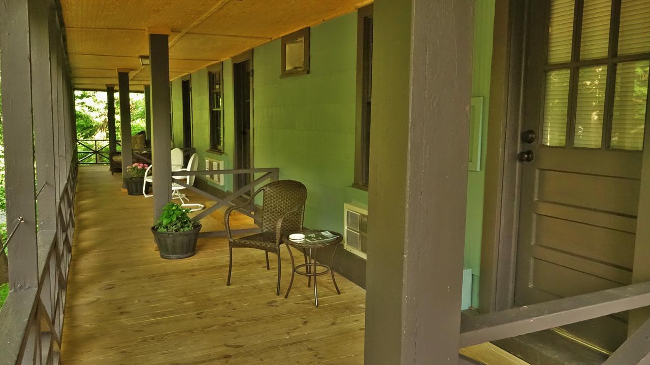 Motel Riverside At Chimney Rock