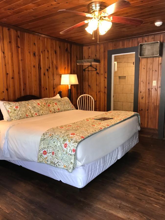 Motel Riverside At Chimney Rock