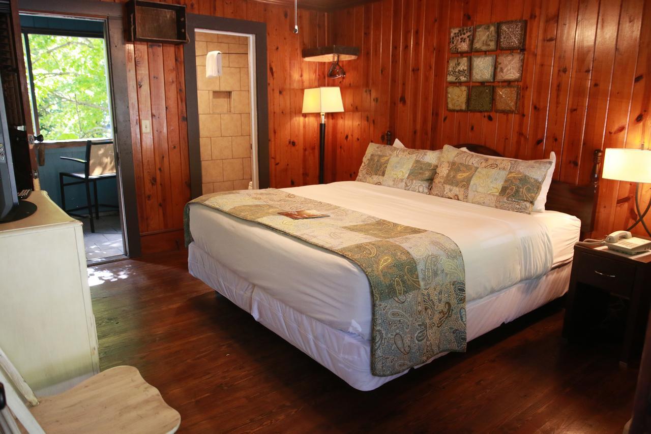 Riverside At Motel